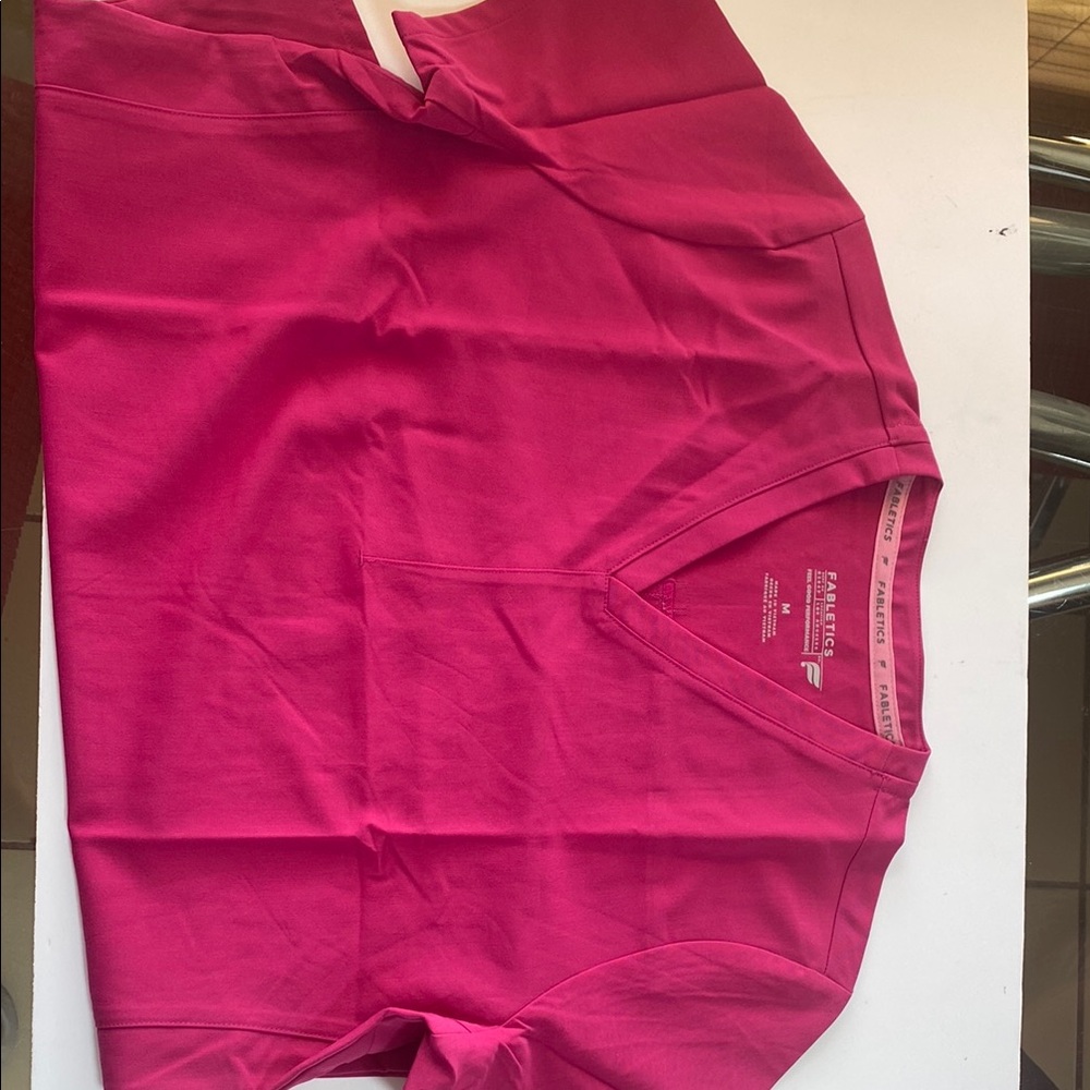 2 Pieces FABLETICS StretchTech™ Kick Flare Scrub Legging & Top. Size: M - Picture 15 of 16
